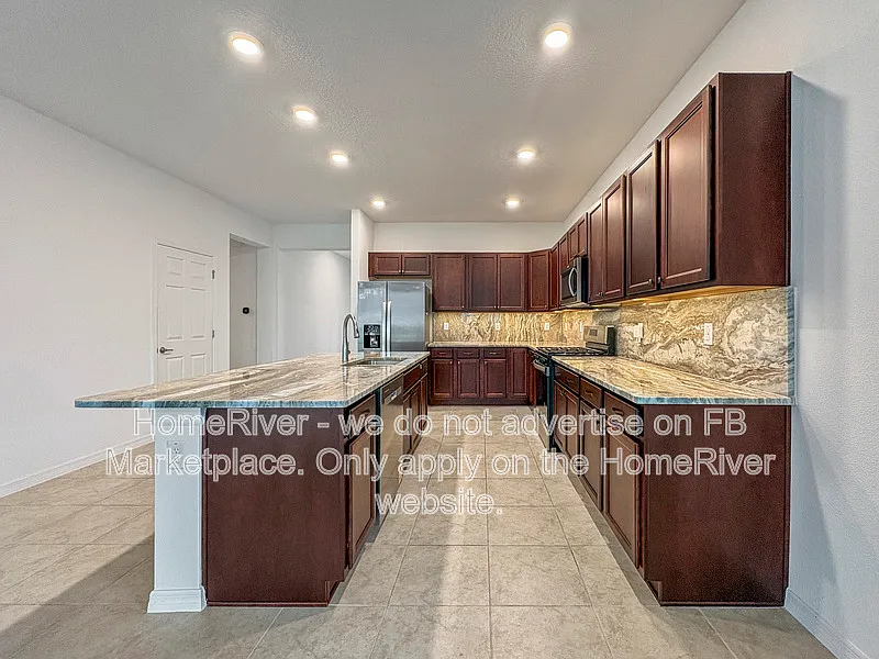 3 bed, 2.0 bath, 1856 sqft, $2,195 — Photo 4