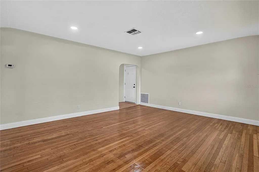2 bed, 1.0 bath, 952 sqft, $2,500 — Photo 4