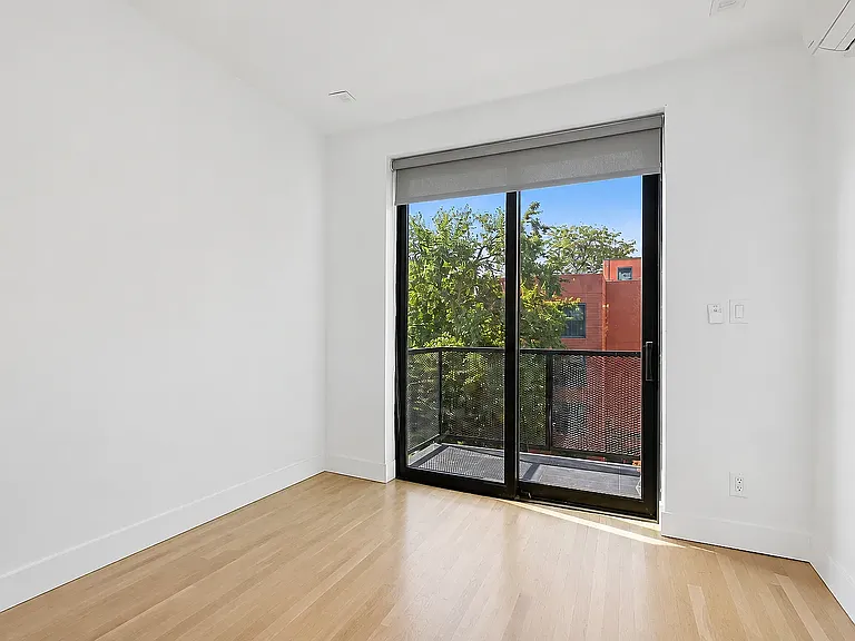 568 Lafayette Ave #4B — Photo 1