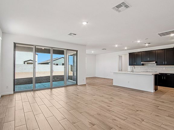 Stonebridge Manor - Emerald Interior Image 4