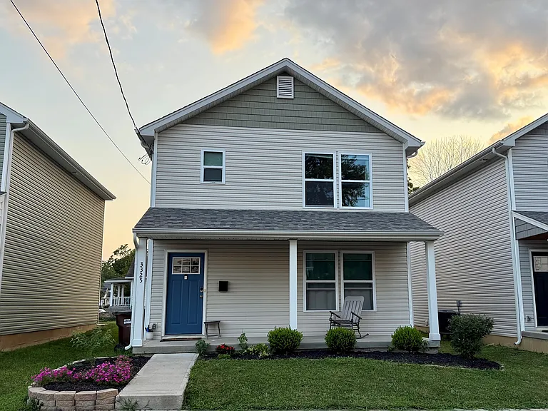3325 Latonia Ave — Photo 1