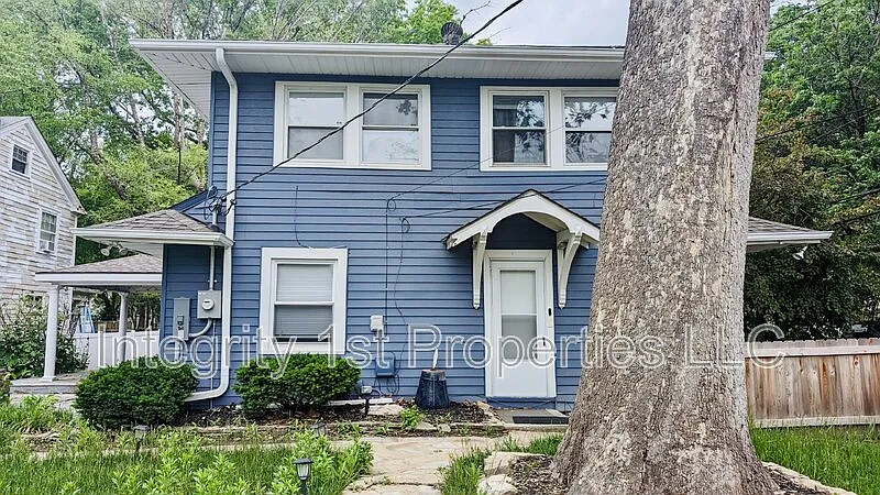 3 bed, 2.0 bath, 1799 sqft, $2,800 — Photo 2