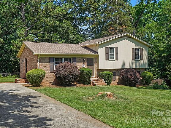 3rd image of 1821 Huntington Pl