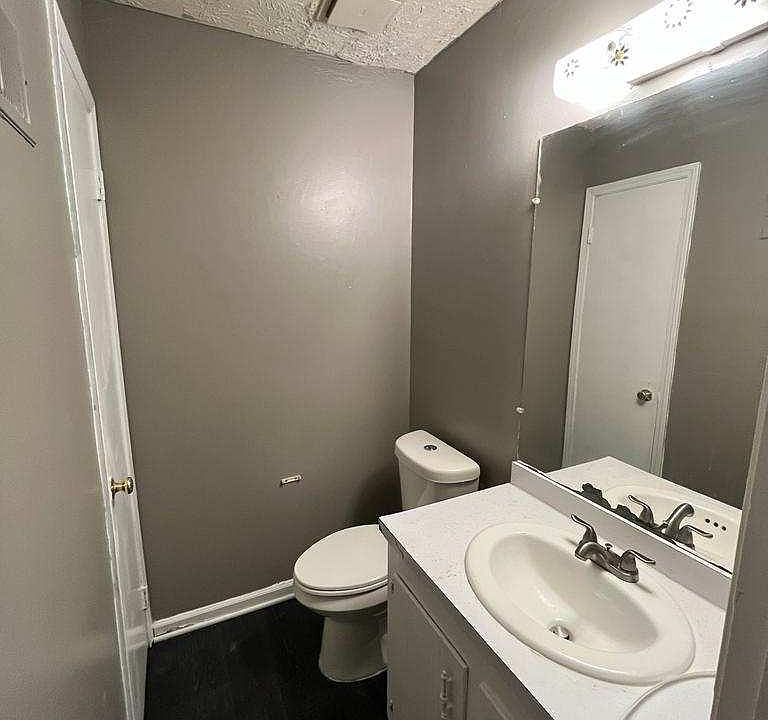 1/2 Bath downstairs