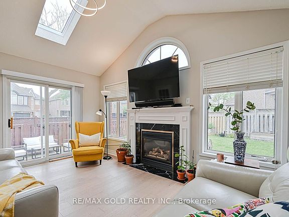 2nd image of 44 Ribbon Dr