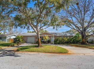 2233 Sunset Cir, Largo, FL 33774