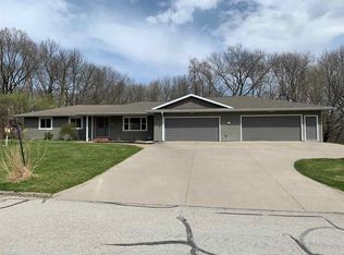 42 Lakeview Dr NE, Iowa City, IA 52240