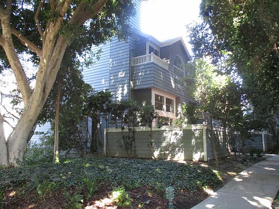 4th image of 752 Balfe St