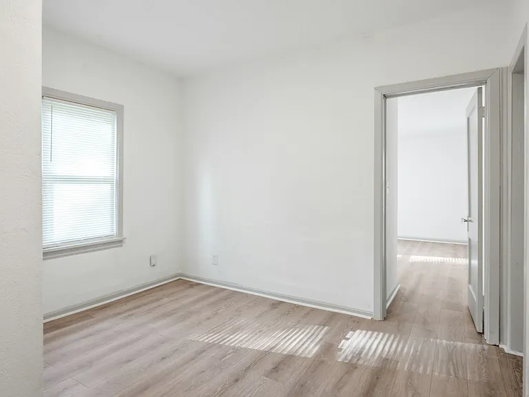 1554 Larchmont Rd #B — Photo 13