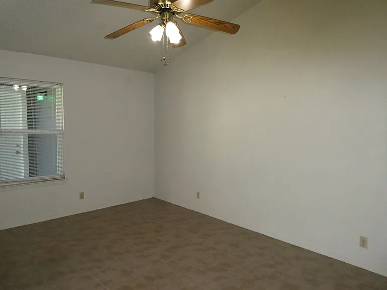 8705 Pineridge Dr — Photo 4