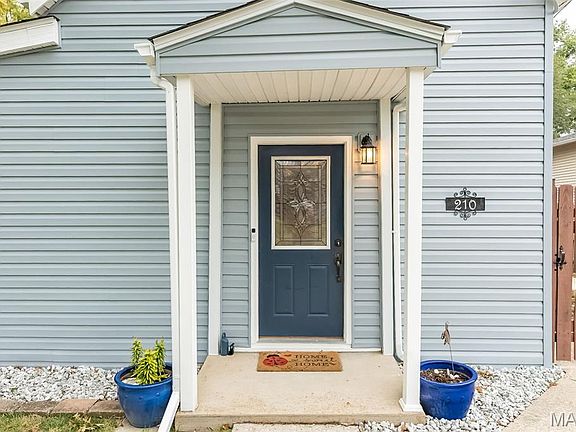 3rd image of 210 Reservoir Ave