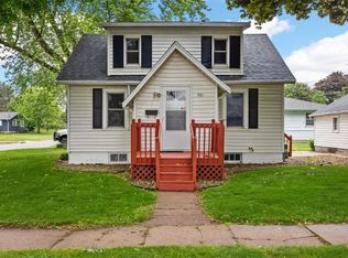 901 E 3rd St, Vinton, IA 52349