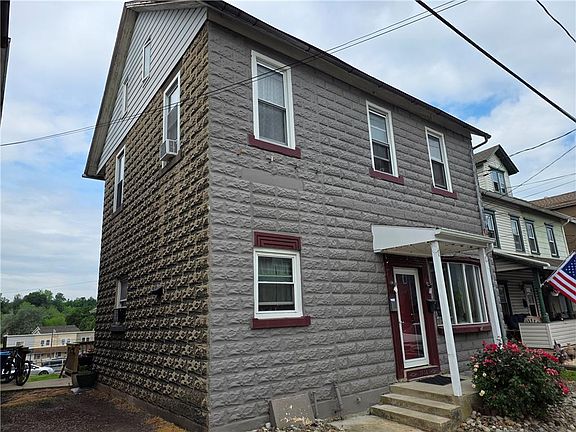 4th image of 1356 Newport Ave
