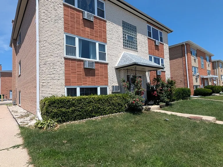 9216 Seymour Ave #2E — Photo 1