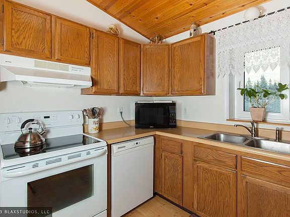 4th image of 3387 White Spruce Dr