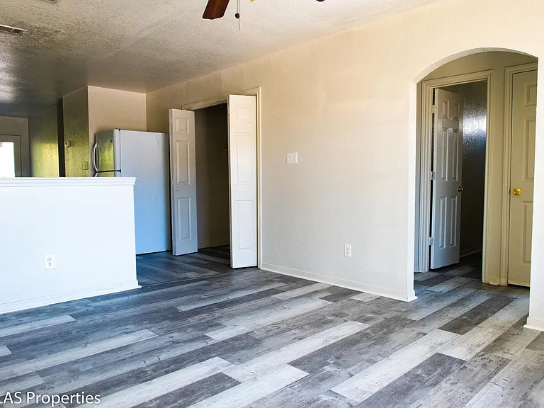 2913 Cantabrian Dr #B — Photo 1