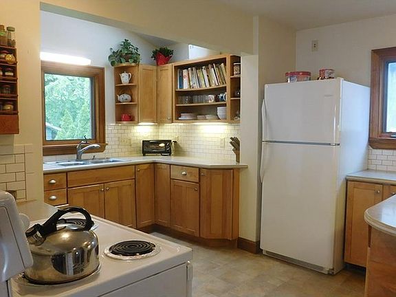 4th image of 321 Woodard Ave