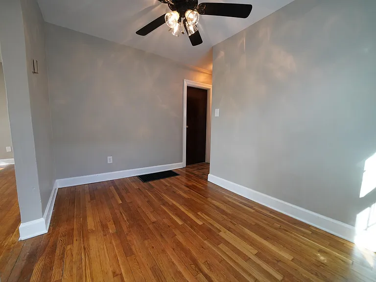 2217 Fort St — Photo 5