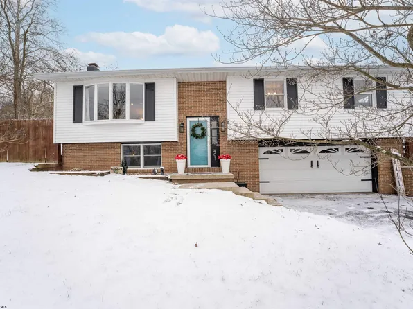 401 Shawnee Dr, Morgantown, WV 26508