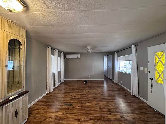 4th image of 2402 W 16th St #B06
