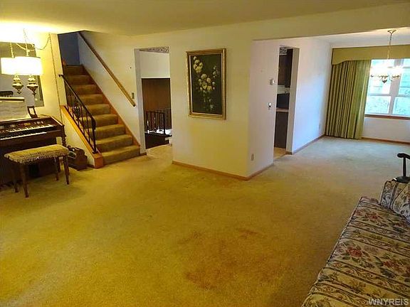 5th image of 156 Jeffrey Dr