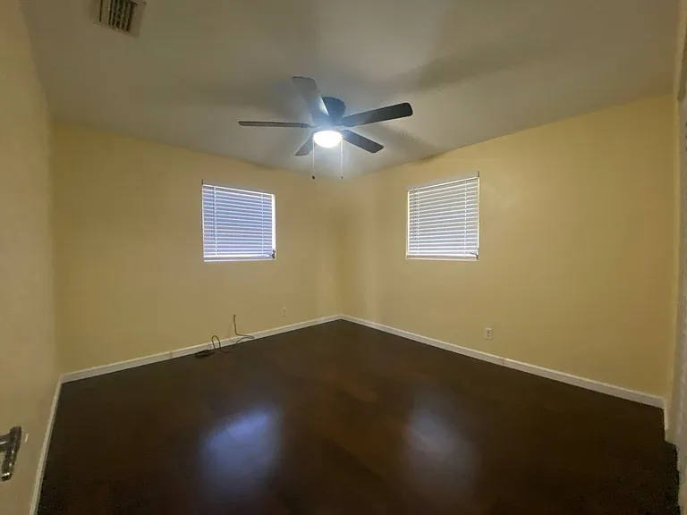535 Olive St — Photo 10