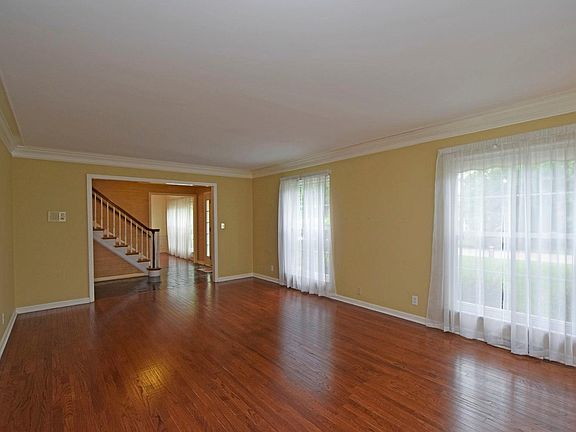 3rd image of 691 Dunwoodie Dr