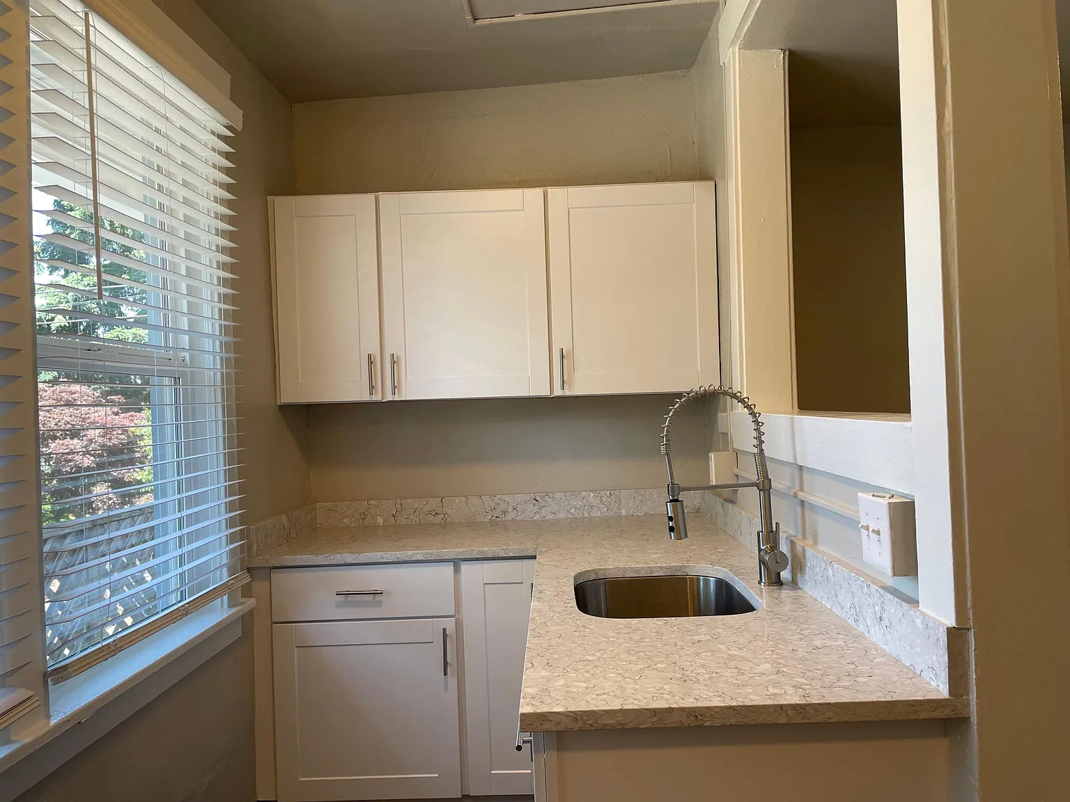 1 bed, 426 sqft, $1,405 — Photo 4