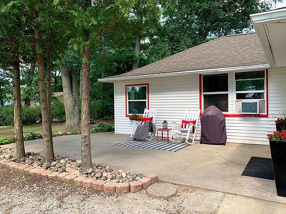 5th image of 8016 Oak Ln NE