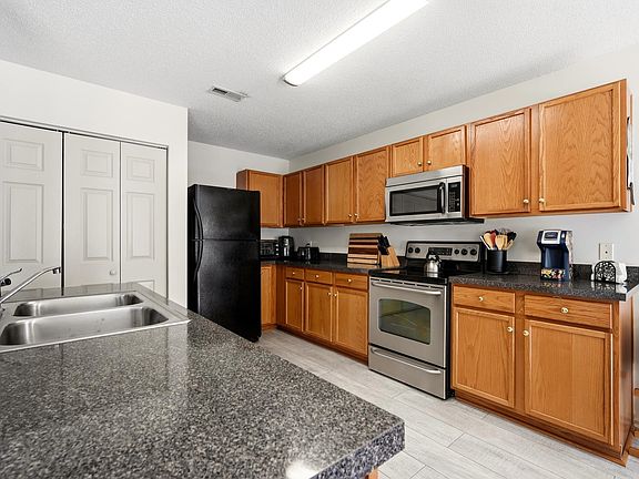 4th image of 3081 Regency Oak Dr.
