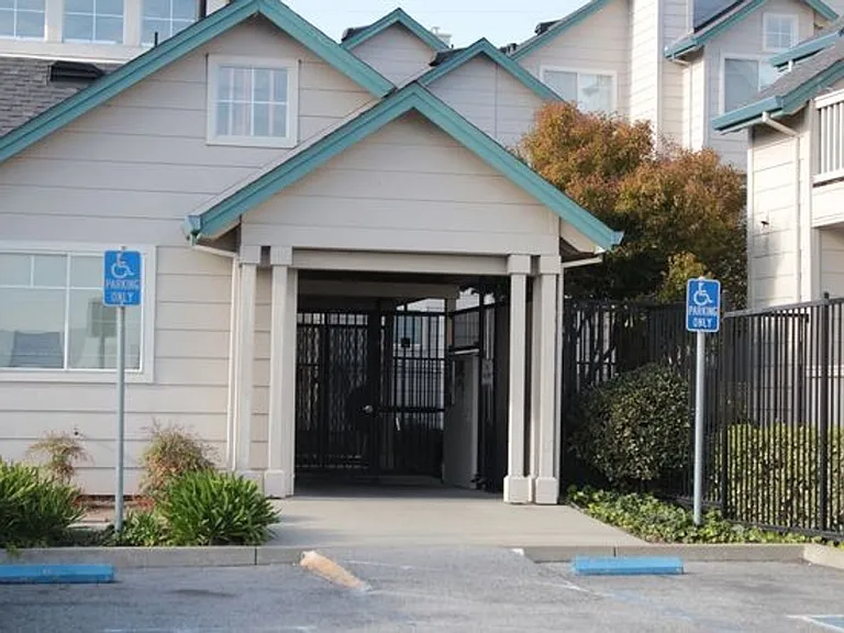 1400 El Camino Real #115 — Photo 31