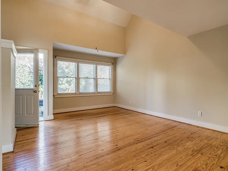 615 Heidt St — Photo 8