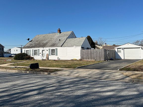 2nd image of 36 Bowling Ln