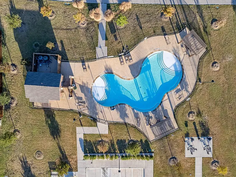 700 Pearl Way — Photo 13