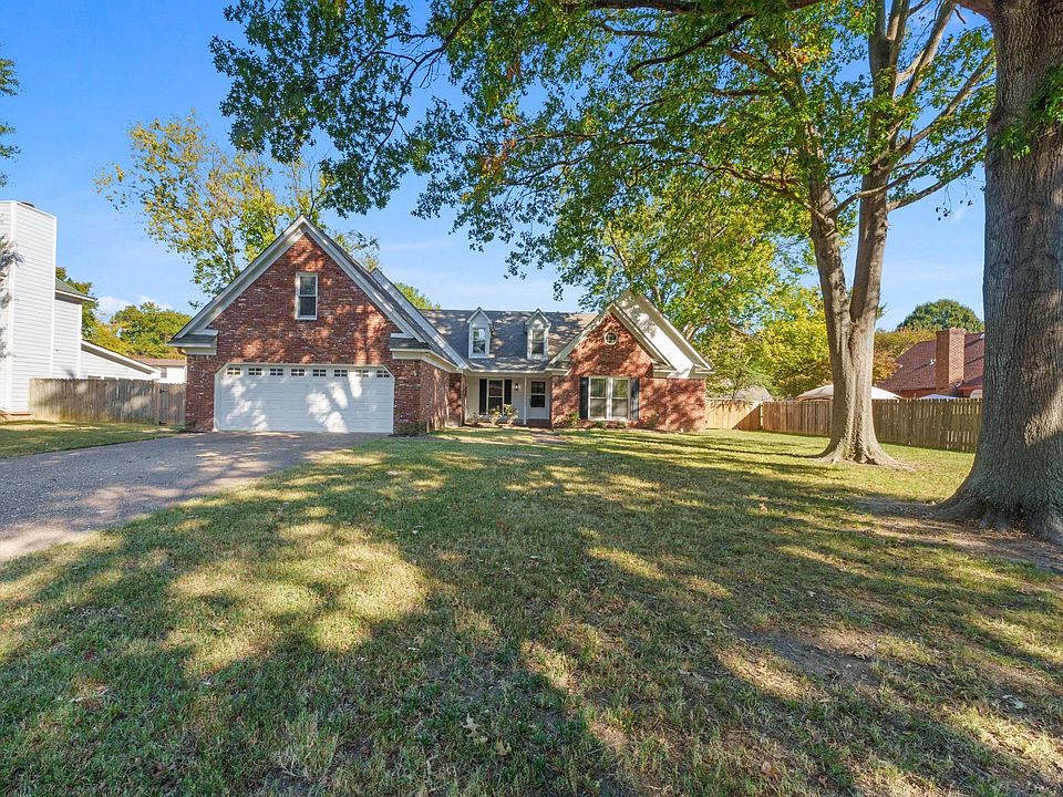 1st image of 330 Oakleigh Dr