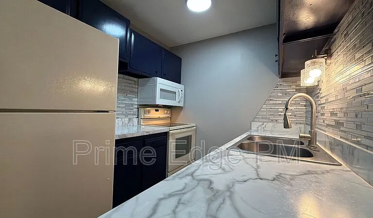 1109 N 28th St #10 — Photo 10
