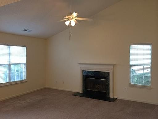 3rd image of 928 Taliga Ln