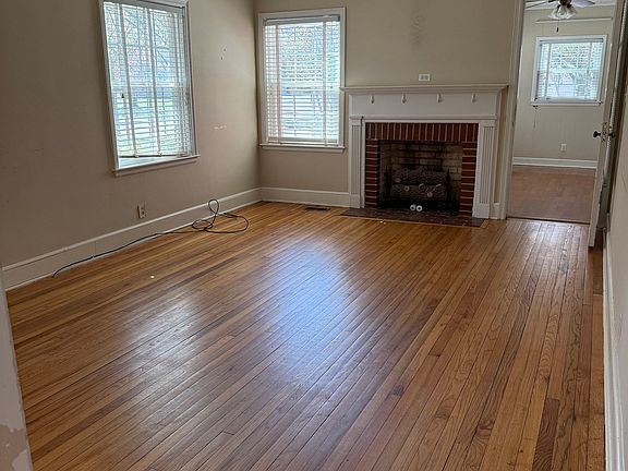 3rd image of 208 Vista Cir