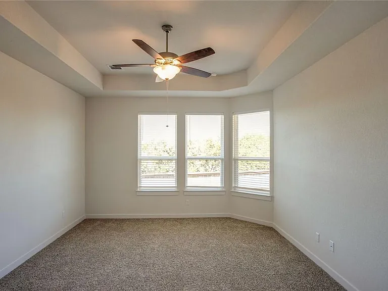 608 Saturnia Dr — Photo 10