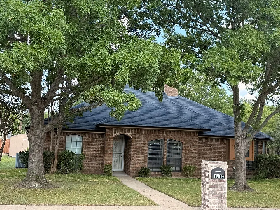 1712 Colonial Ct