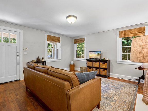 5th image of 306 W Park Ave