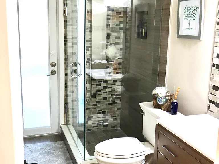 Guest bath.