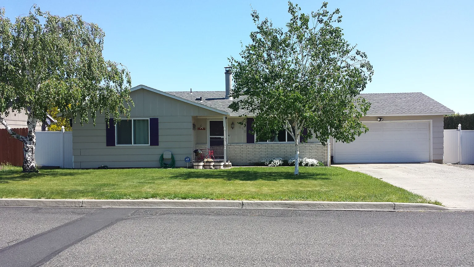 215 S 76th Ave photo 1
