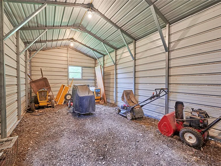 105 Derrick Ln — Photo 24
