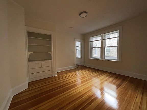3rd image of 8 Barrows St #2