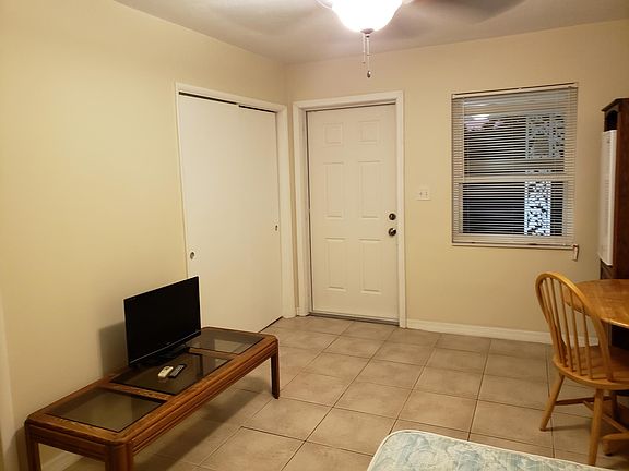 4th image of 801 NE 5th St