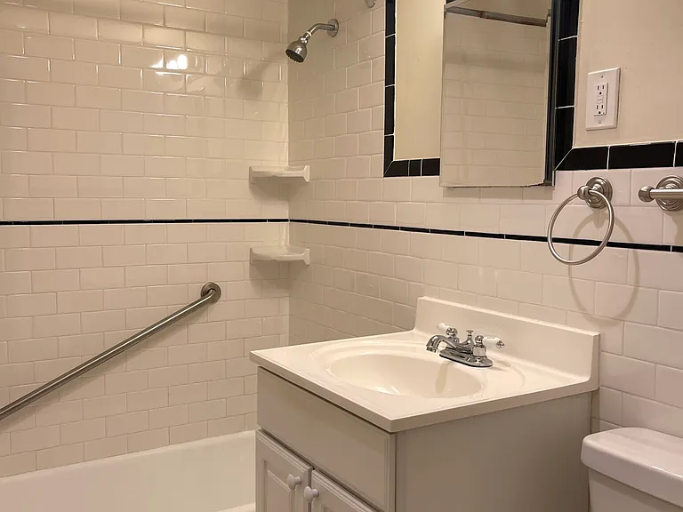 101 Monmouth St #102 — Photo 12