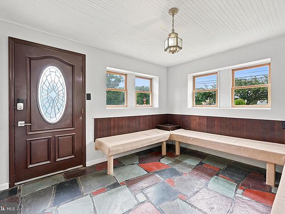 5th image of 926 Mercer St