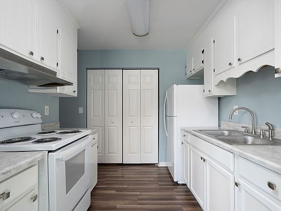 3rd image of 817 E Lafayette St #823