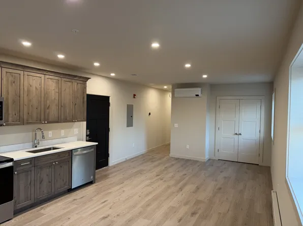 4 Laurel Hill Drive